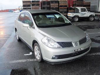 2005 Nissan Tiida Latio Pictures