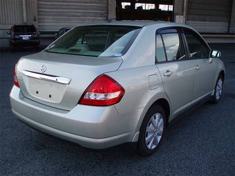 2005 Nissan Tiida Latio Pictures