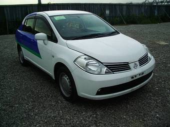 2005 Nissan Tiida Latio Images