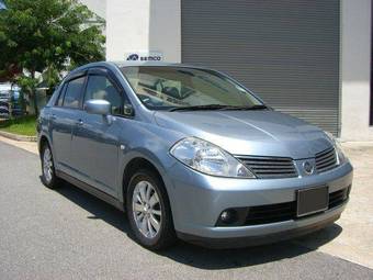 2005 Nissan Tiida Latio Photos