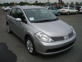 2005 Nissan Tiida Latio Photos