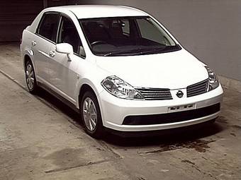 2005 Nissan Tiida Latio Images