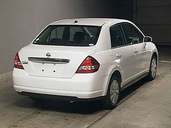 2005 Nissan Tiida Latio Pictures