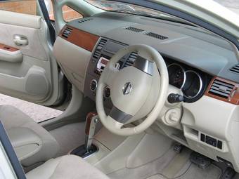 2005 Nissan Tiida Latio Pictures