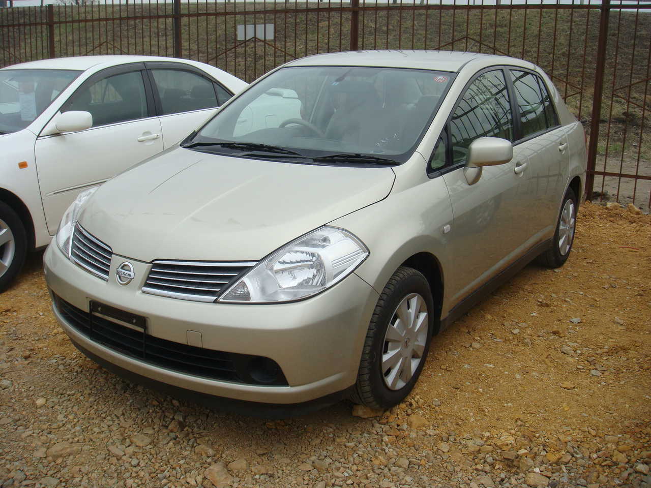 Nissan tiida 2005