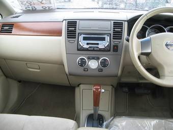 2005 Nissan Tiida Latio Pictures