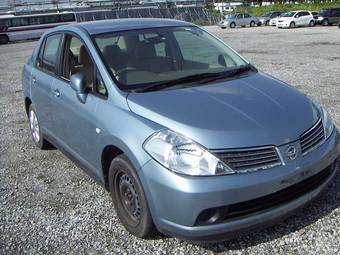 2005 Nissan Tiida Latio Photos