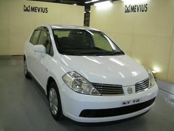 2005 Nissan Tiida Latio Photos