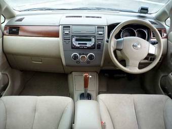 2005 Nissan Tiida Latio Images
