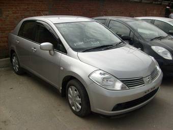 2005 Nissan Tiida Latio Images