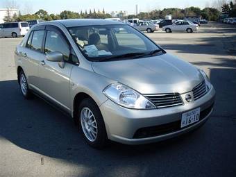 2005 Nissan Tiida Latio Images