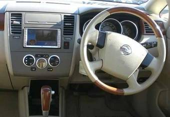 2005 Nissan Tiida Latio Pictures