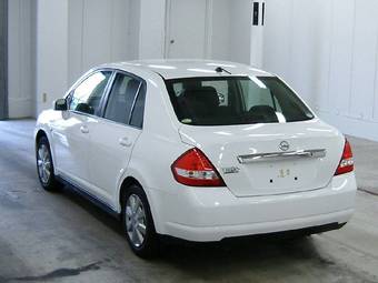 2005 Nissan Tiida Latio Images