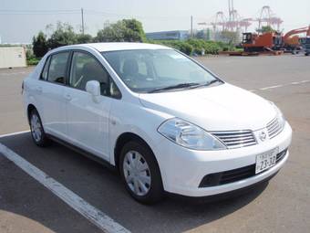 2005 Nissan Tiida Latio Photos