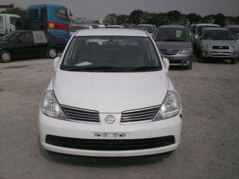 2005 Nissan Tiida Latio Images