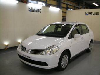 2005 Nissan Tiida Latio Pictures