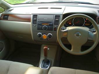 2005 Nissan Tiida Latio Photos