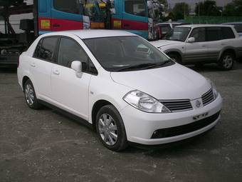 2005 Nissan Tiida Latio Pictures