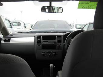 2005 Nissan Tiida Latio Images