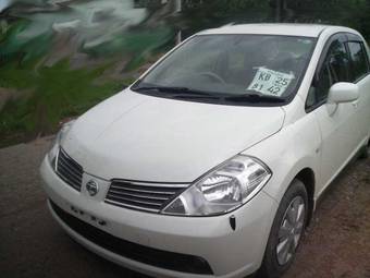 2005 Nissan Tiida Latio Pictures