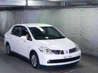 2005 Nissan Tiida Latio Photos