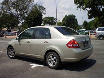 2005 Nissan Tiida Latio Photos