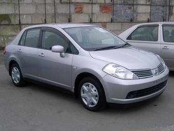 2005 Nissan Tiida Latio Photos