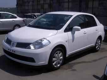 2005 Nissan Tiida Latio Images