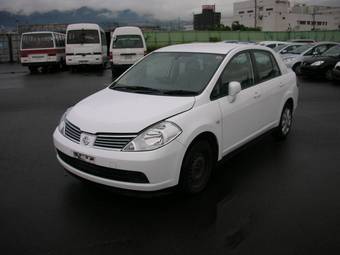 2005 Nissan Tiida Latio Photos
