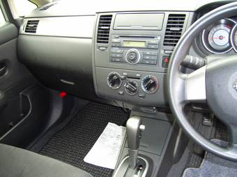 2005 Nissan Tiida Latio Images