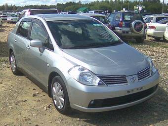 2005 Nissan Tiida Latio Photos