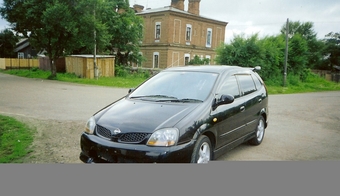 1998 Nissan Tino