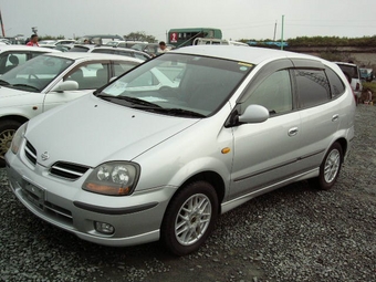 1998 Nissan Tino