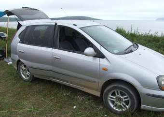 1998 Nissan Tino