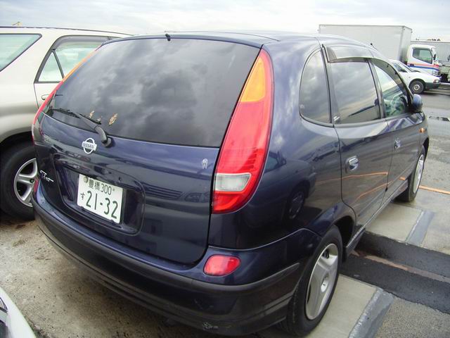 1998 Nissan Tino Pictures