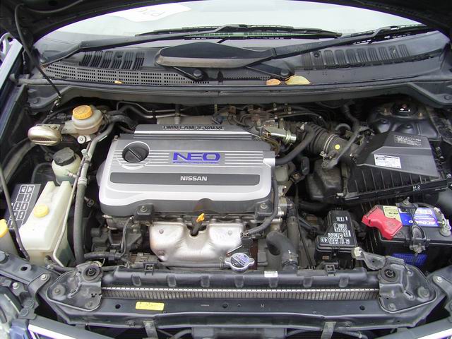 1998 Nissan Tino Pictures
