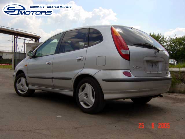 1998 Nissan Tino Pictures