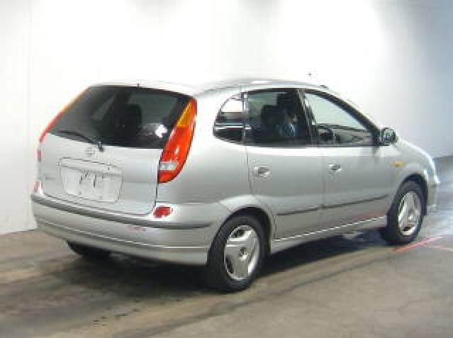 1998 Nissan Tino Photos