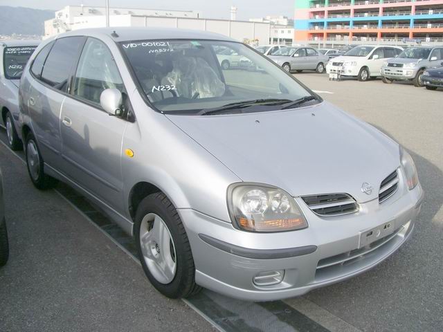1998 Nissan Tino Photos