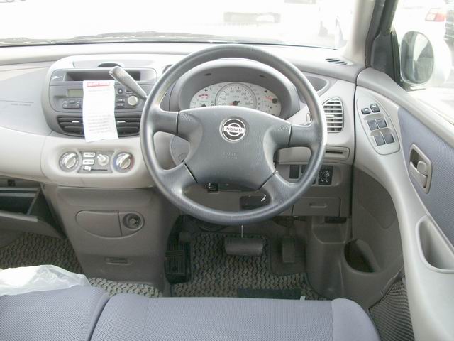 1998 Nissan Tino Images