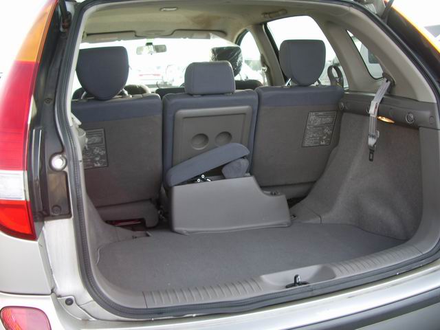 1998 Nissan Tino Pictures