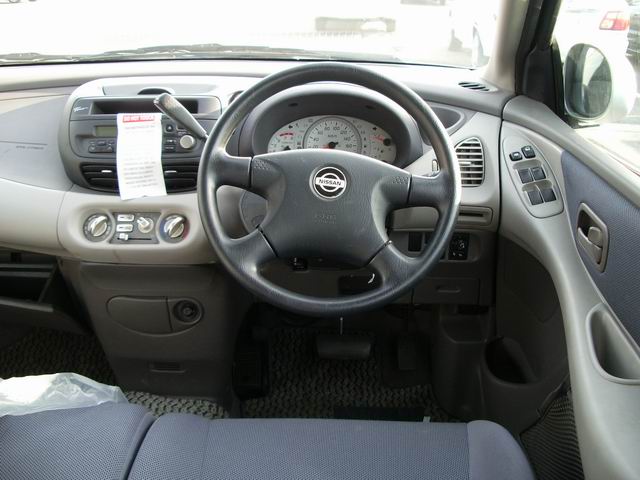 1998 Nissan Tino Photos
