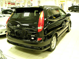 1998 Nissan Tino Photos