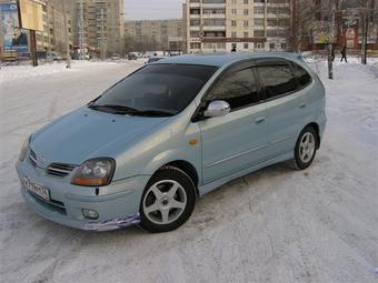 1999 Nissan Tino