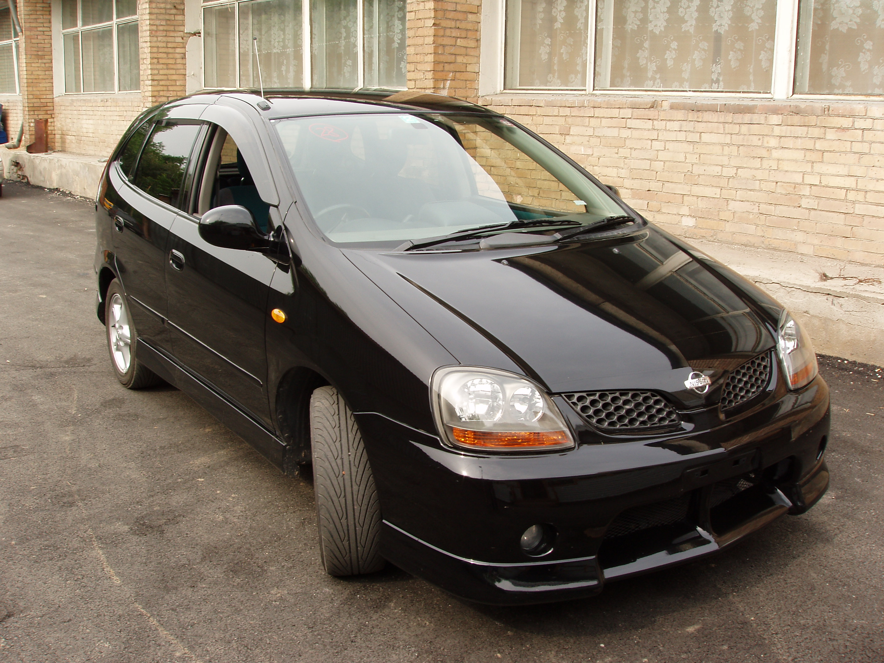 1999 Nissan Tino