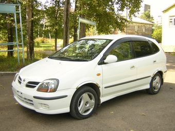 1999 Nissan Tino