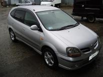 1999 Nissan Tino