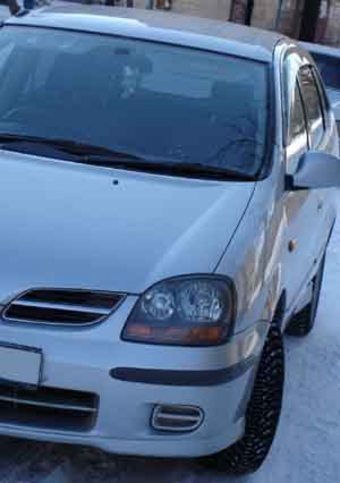 1999 Nissan Tino