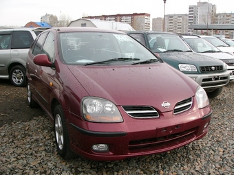1999 Nissan Tino