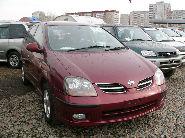 1999 Nissan Tino